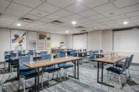 Holiday Inn Express & Suites Columbus Airport Hotels in Gahanna
