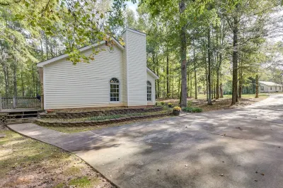 Pet-Friendly Lagrange Vacation Rental w/ Deck! Hôtels à proximité de : Legacy Museum On Main