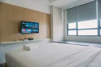 Well Furnished and Comfy Studio Collins Boulevard Apartment by Travelio Hotels near pasar baru sudimara pinang