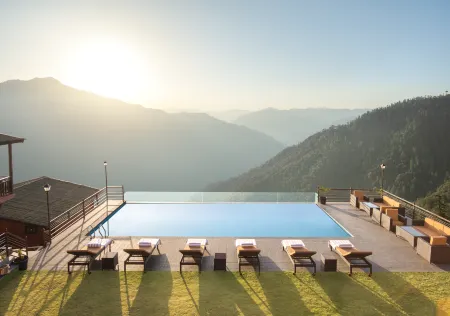 Justa Cliffend Resort & Spa, Mashobra