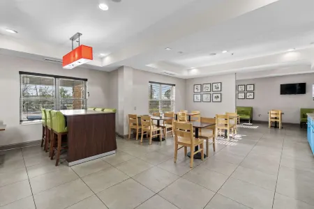 Country Inn & Suites by Radisson, Myrtle Beach, SC Отели рядом с Аэропорт Миртл Бич АФБ