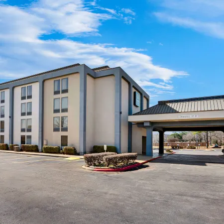 Quality Inn & Suites North Little Rock Отели в г. Норт-Литл-Рок