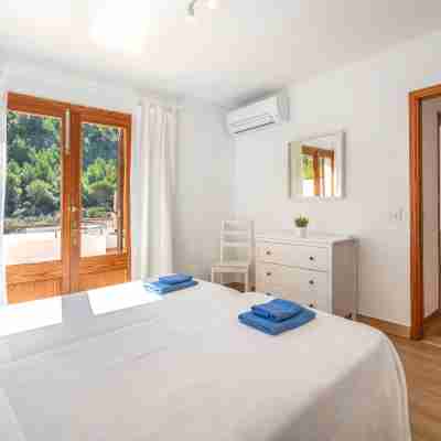 Clara R Rooms