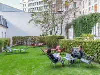 Ibis Paris Gare de Lyon Ledru Rollin 12ème Hotel in zona Tree-lined walkway