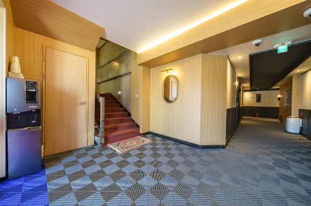 Samcheok No. 25 Samcheok City Hall Отели рядом с достопримечательностью «Cave Mystery Hall»