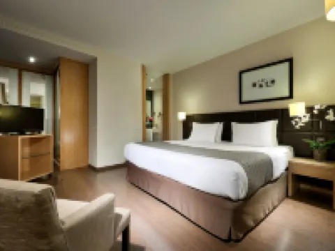 ユーロスターズ ルセントゥム アリカンテ駅周辺のホテル