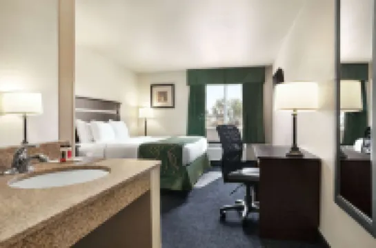 แทรเวิลลอดจ์ บายวินด์แฮม แมคอเลสเตอร์