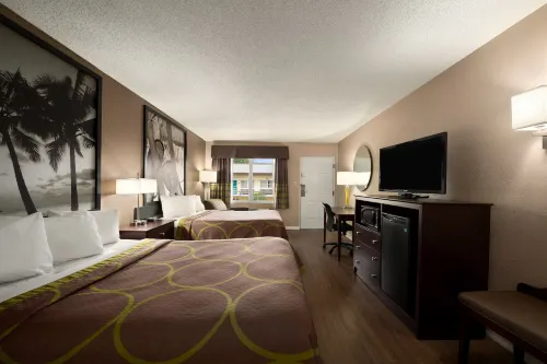 Super 8 by Wyndham Ellenton Bradenton Area Hotels in Ellenton