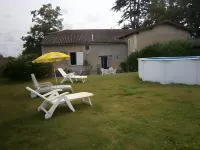 Chambres d'Hôtes Domaine du Bouchon Hotels in Lucmau