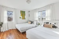 Luxury NY Home with Free Parking Hotels in Holiday Inn Mt. Kisco (Westchester County)