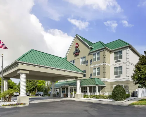 Best Western Plus First Coast Inn  Suites 拿騷縣住宿飯店