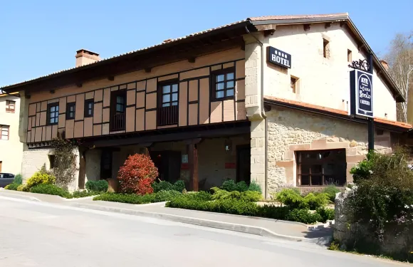 雷沃格卡索娜酒店