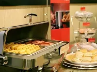 Hampton Inn & Suites Chicago/St. Charles - breakfast