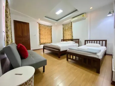 Toffee House Hotels in Pak Phli