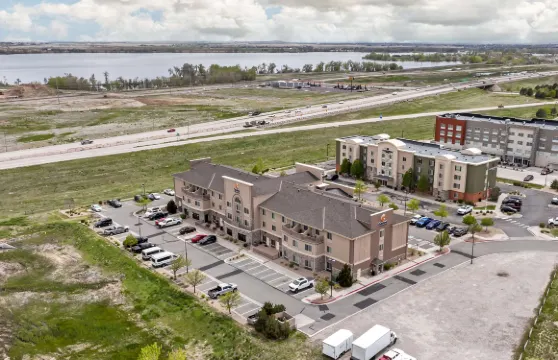 布賴頓丹佛東北醫療中心舒適套房酒店