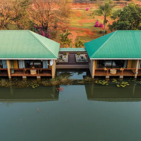 Bambuu Lakeside Lodge