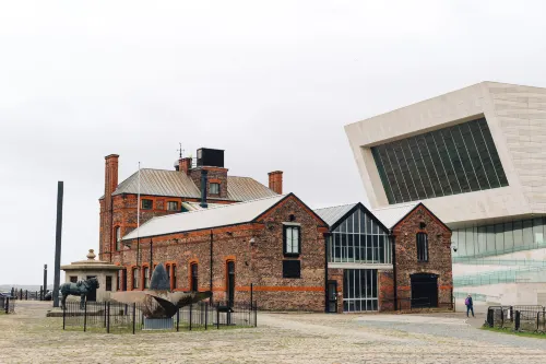 ذا هاليارد ليفربول، فينيت كوليكش  باي آيتش جي