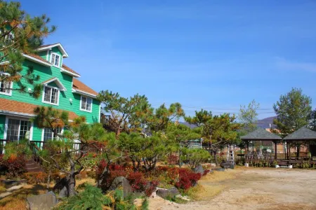 Cheorwon Evergreen Pension Отели рядом с достопримечательностью «Водопад Самбуён»