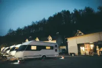 Yangpyeong Glam Ping & Caravan Hotel dekat Yongmun Millennium Sijang