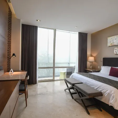 Square Small Luxury Hotel - Providencia Отели рядом с достопримечательностью «Стадион «3 марта»»