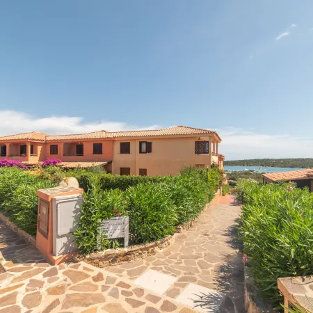 F4 - F2, Baia de Bahas