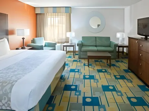 La Quinta Inn & Suites by Wyndham Nashville Airport