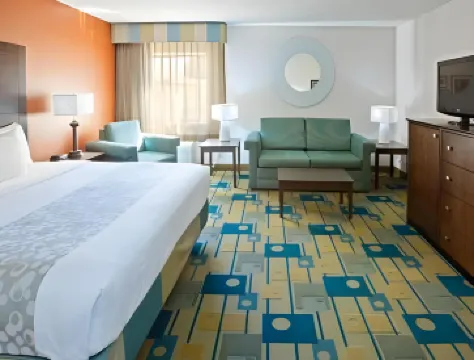 La Quinta Inn & Suites by Wyndham Nashville Airport