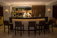 Ramada Plaza by Wyndham Leon - bar