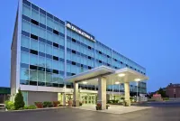 DoubleTree by Hilton Hotel Newark