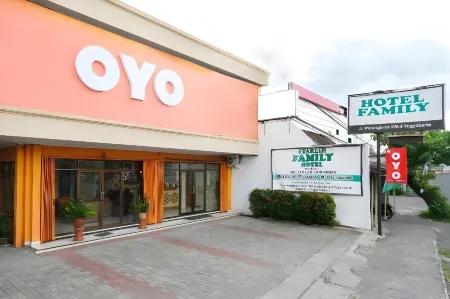 RedDoorz Plus @ Jalan Parangtritis 2 Отели в г. Sewon