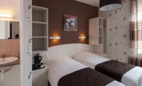 Logis Hôtel Restaurant Cazes Arazat Các khách sạn ở Sainte-Eulalie-d'Olt
