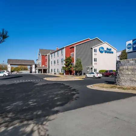 Best Western Worlds of Fun Inn  Suites Отели рядом с достопримечательностью «Worlds Of Fun Oceans of Fun»