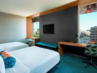 Aloft Milwaukee Downtown Hotels near Riverside Theater