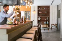 Four Points by Sheraton Sesimbra - С баром
