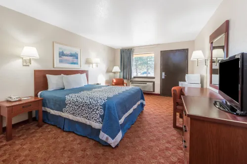 دايز إن باي ويندام راسل فنادق في رسل