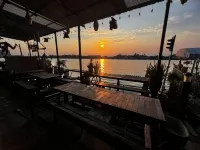 Glorilla Amphawa Riverside 班考堯住宿飯店