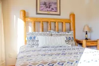 Secluded Cabin, Private Pond, Walk to Restaurants, 2 Separate Sleeping Units - 3-Star