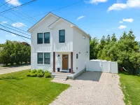 Amazing new construction in this beautiful home, walk to Rodger Wheeler Beach. ポイント・ジュディス灯台周辺のホテル