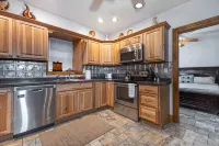 Impressive Private 2BR Suite w/Parking Univ Area