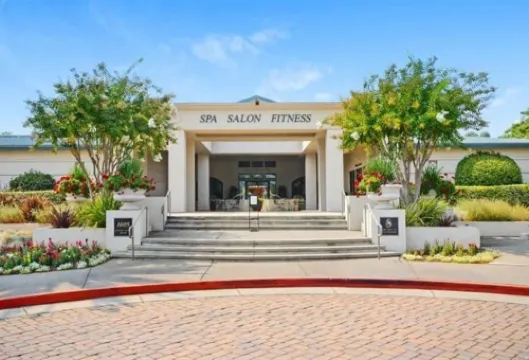 Cozy 3 Beds/2 Bath Condo - Silverado