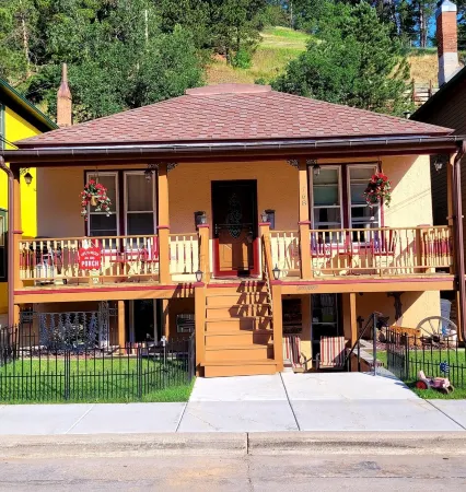 STAY AT THE JORDAN HOUSE IN THE  ❤️ OF DEADWOOD!  PERFECT FOR COUPLES! Отели в г. Лоренс