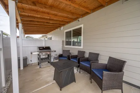 The Salty Duplex (Left Side) Отели рядом с достопримечательностью «Лейк Мари Трейлхед»