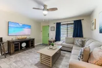 Gorgeous 4-bedroom Pool House in Bradenton with WiFi and AC