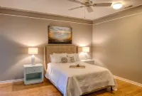 Peaceful Garden House on 5-Acre Nature Estate in The Heart of San Antonio