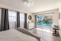 WATERFRONT MODERN 4/2 FLORIDA HOME POOL BOAT DOCK AND LIFT DIRECT GULF ACCESS
