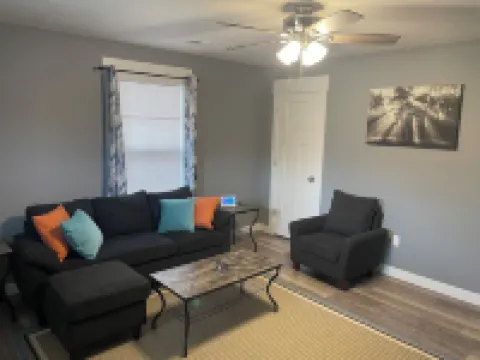 Cozy 2 - bedroom Little Blue House On The Hill in enjoyable Jefferson City