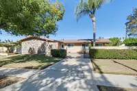 BOHEMIAN AND MODERN SERENE HOME WITH POOL