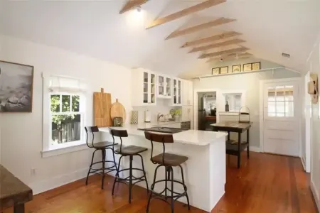 Charming Bungalow Downtown Отели в г. Данедин