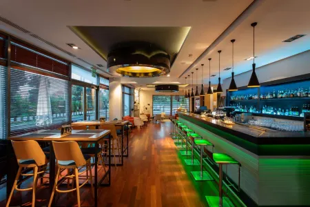 Qubus Hotel Bydgoszcz Отели рядом с достопримечательностью «City Hall»