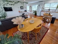 High Set 1 bedroom apartment with views central Atherton